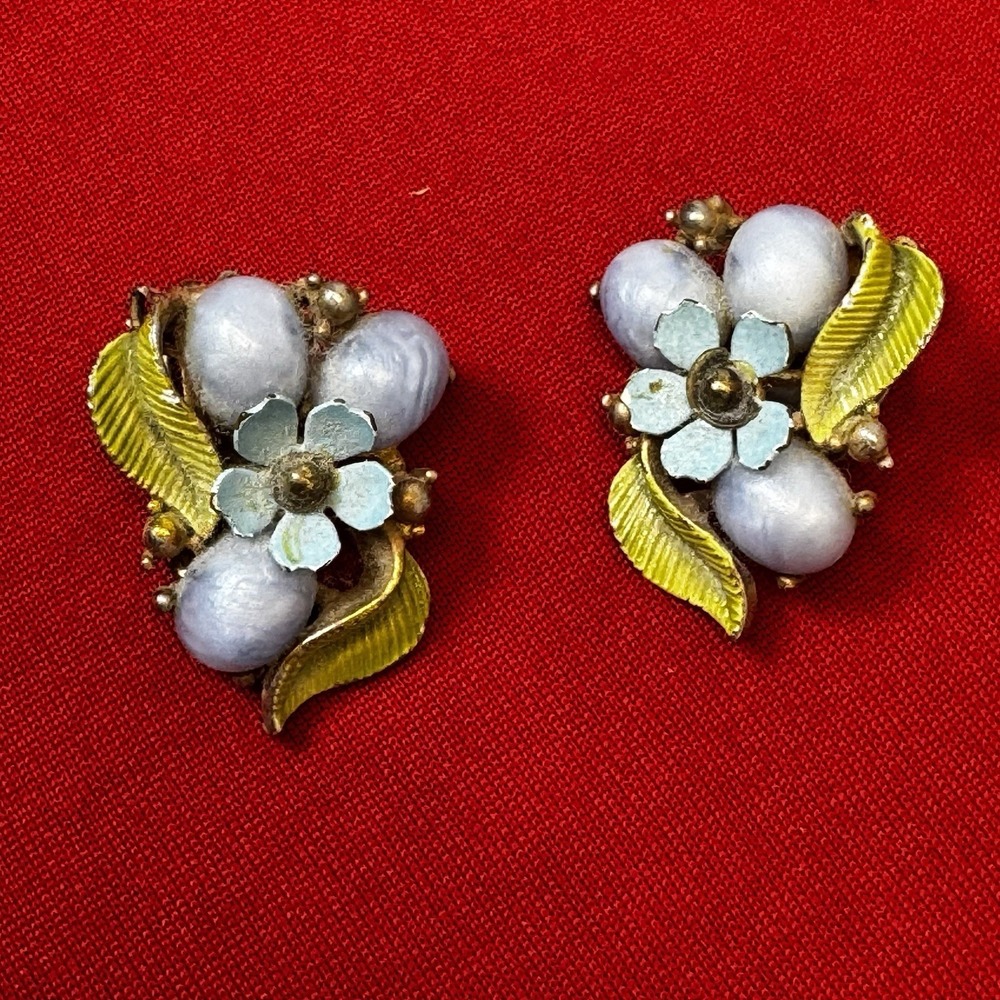 Beautiful Vintage Enamel Flowers Robins Egg Blue Gold tone Clip Earrings